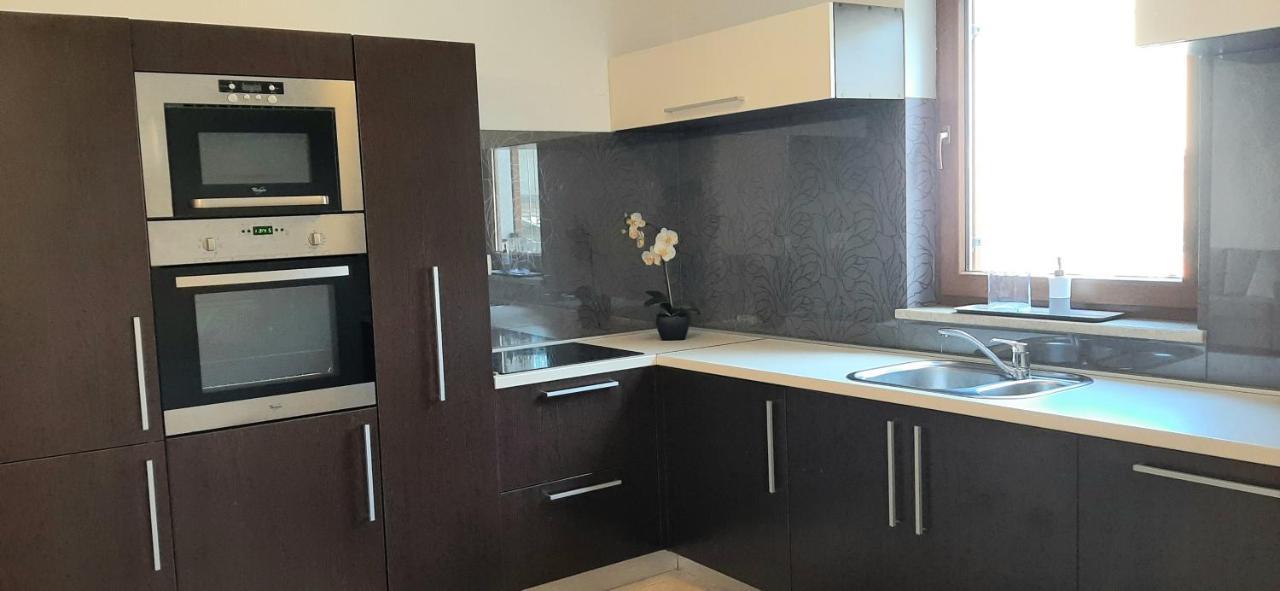Helle Ferienwohnung mit Privatpool und gemütlicher Grillecke Ližnjan Exterior foto