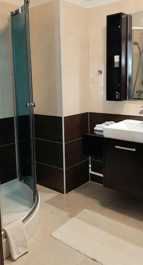 Helle Ferienwohnung mit Privatpool und gemütlicher Grillecke Ližnjan Exterior foto