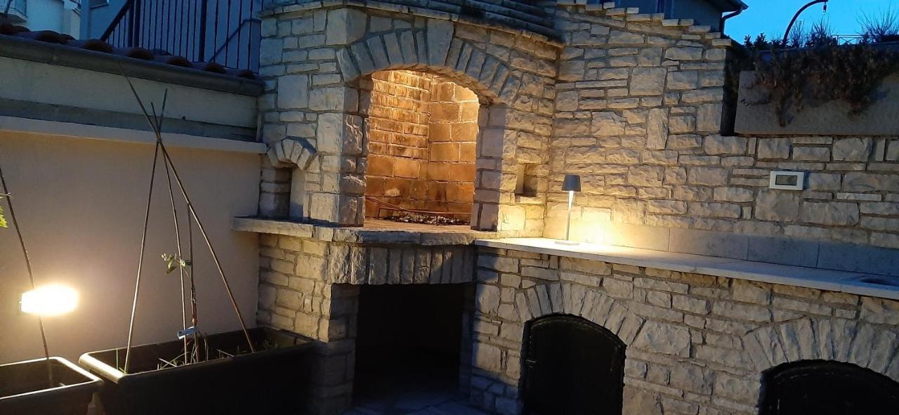 Helle Ferienwohnung mit Privatpool und gemütlicher Grillecke Ližnjan Exterior foto