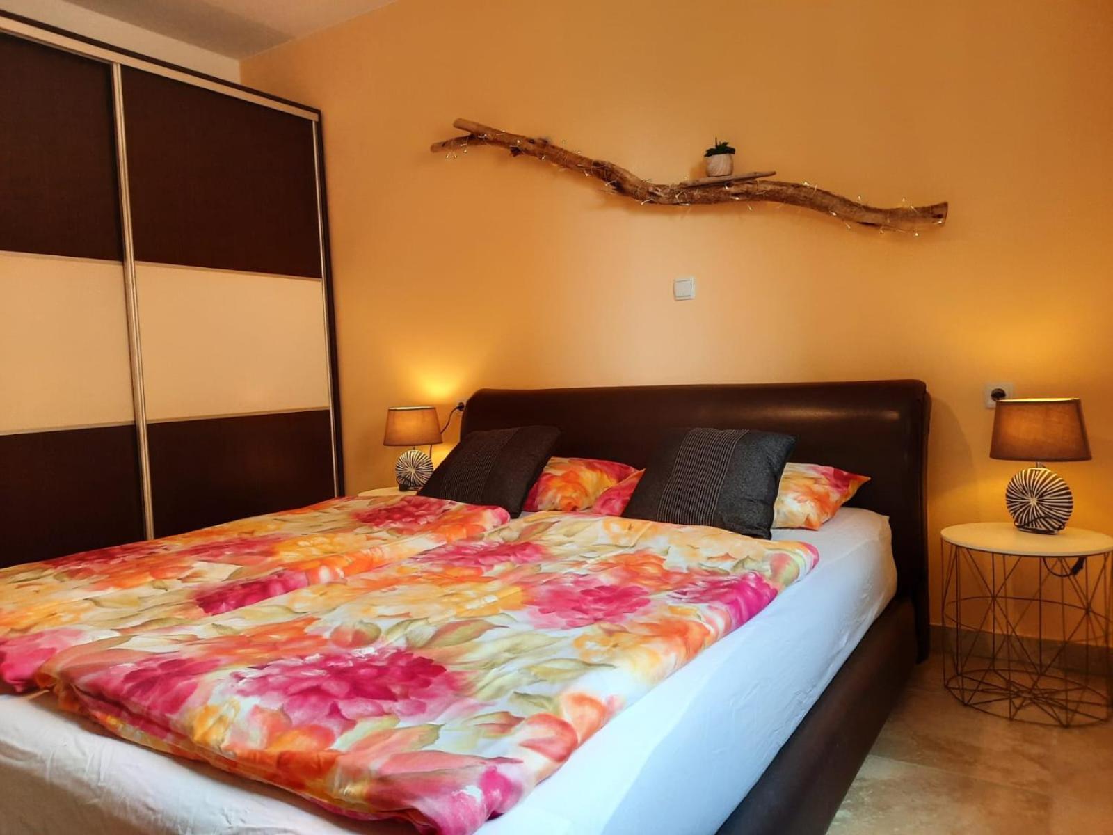 Helle Ferienwohnung mit Privatpool und gemütlicher Grillecke Ližnjan Exterior foto